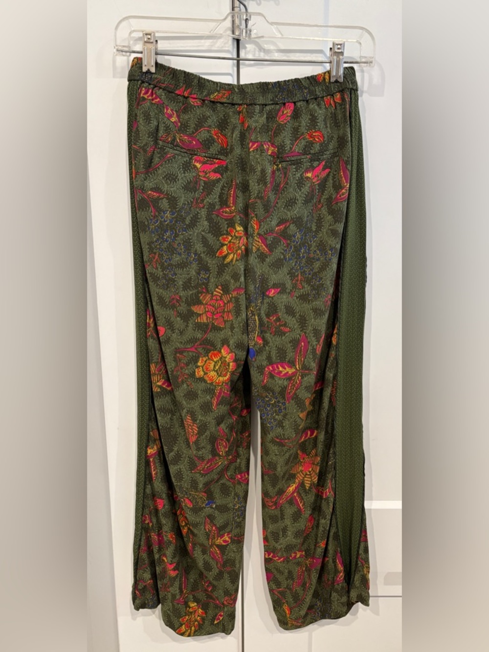 Anthropologie Olive Floral & Butterfly Relaxed Pants. Size XS - Picture 3 of 10